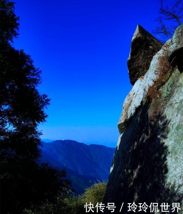 南岳一古刹,建于海拔1300米上,是道教与佛教相结合的寺庙