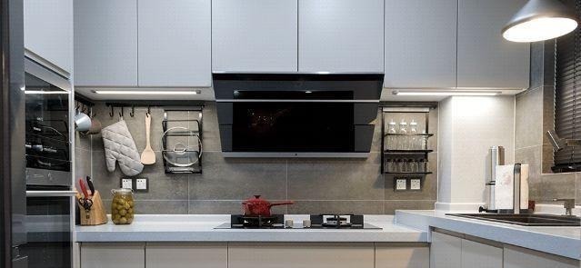 餐厅|老公非在餐厅打一排柜子,空间一下多出好几平,邻居立马学走了!