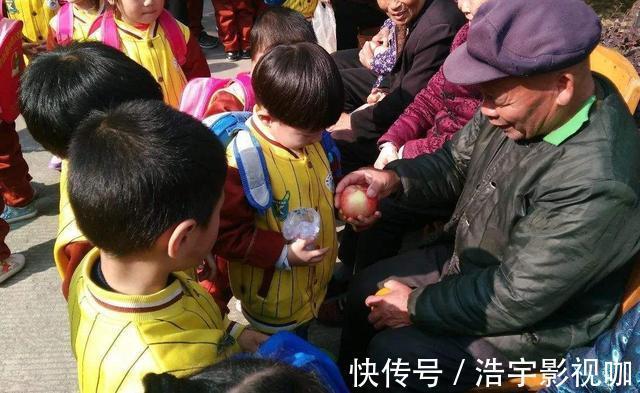 大规则|孩子不小心刮蹭私家车,留下一张纸条,网友最高级别的“炫富”