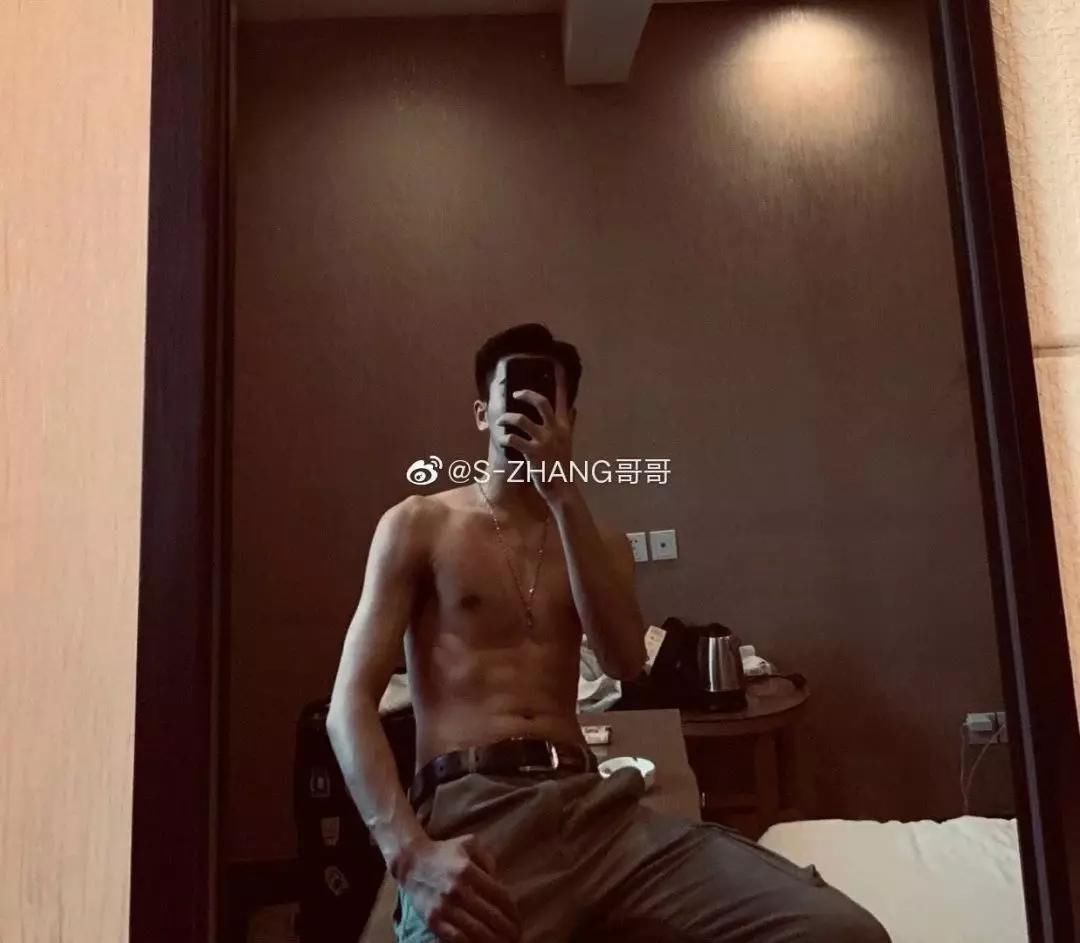 男生|“男生腹肌对女生的吸引力有多大?妈妈我又恋爱了啊啊啊!”