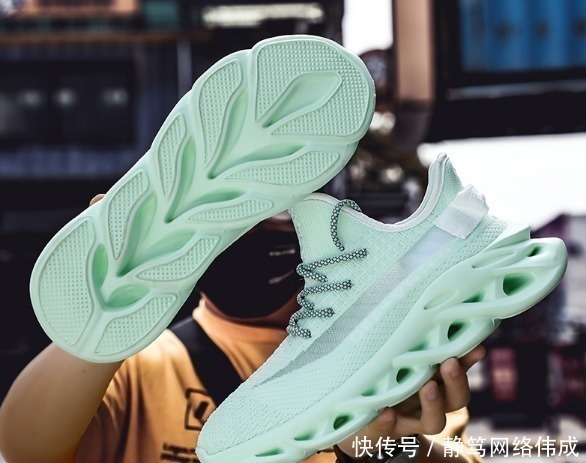 nike 中国最“奇怪”的缓震之王,明明有阿迪耐克的实力,却被国人嫌弃