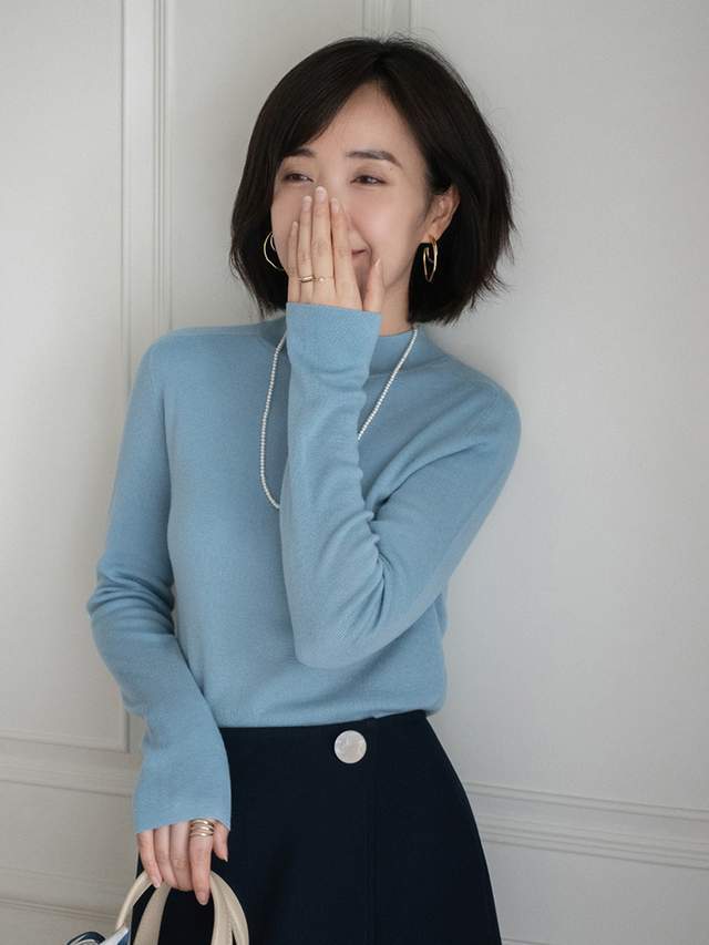 穿搭|女生博主的穿搭指南,毛衣搭配卡其色直筒裤高级洋气,简约优雅