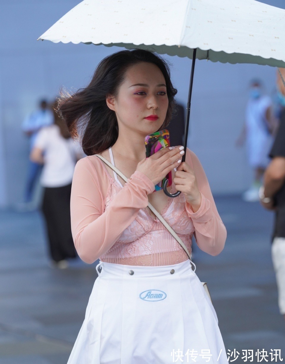 小姐姐 微胖“阿姨”的清凉穿搭,看着干净舒适,既减龄又“秀身材”!