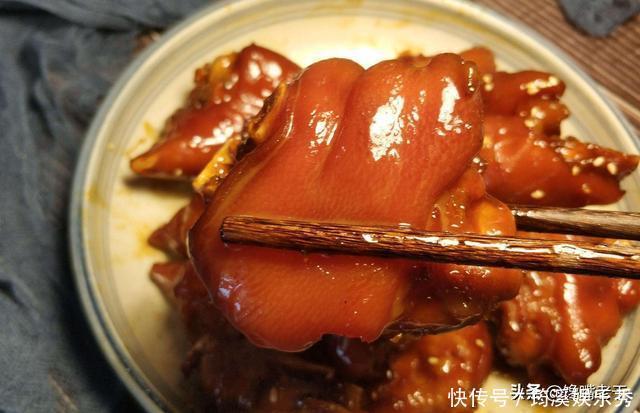 买鲜猪蹄时,建议试试这3个办法,买到的猪蹄新鲜,品质还很好