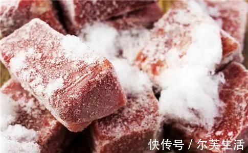 放在冰箱|冰箱里放这4种食物,等于给健康埋“雷”,你踩“雷”了吗?