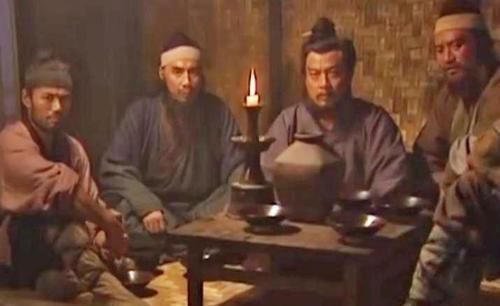 林冲$在梁山一见面就怒目而视想拔刀,阮氏三雄跟林冲到底有什么冤仇?