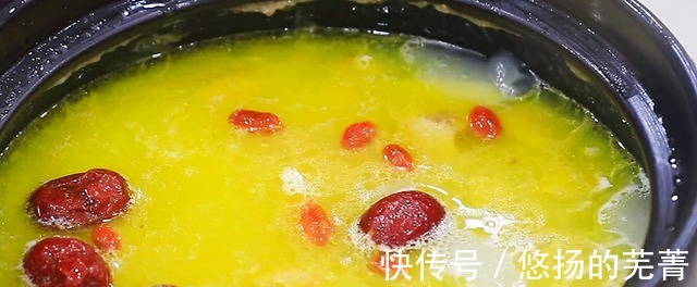 炖鸡汤先焯水就错了，直接下锅炖也不对，掌握这些技巧鸡汤才鲜香！