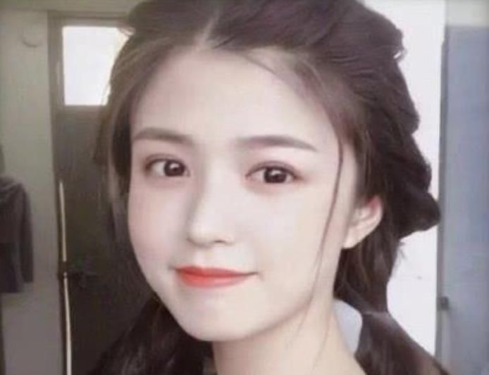 发际线 小仙女请注意,这3种发型留久了,“发际线”会悄悄上移,特别是第二