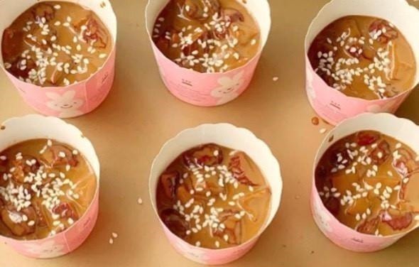 一道自制的红糖糯米糕,软糯香甜,甜点制作可没你们想的那么复杂!