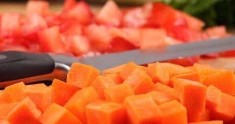 大白菜|胡萝卜和此物一起煮,视力好了,失眠跑了,还能清理血管垃圾!