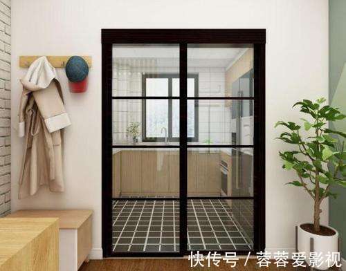 生活质量|有钱人厨房不装推拉门了,装这种门更省钱实用,后悔我家装早了