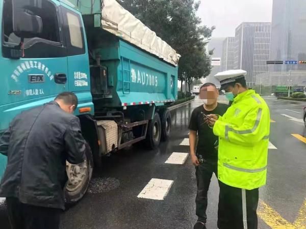 查处|中秋假期，在雨中邂逅他们……