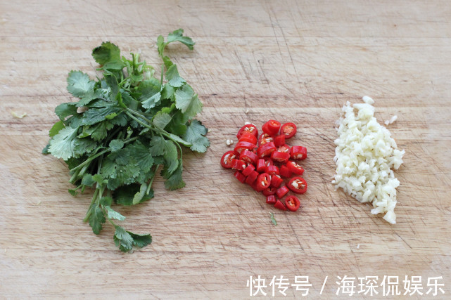 年夜饭别只盯大鱼大肉吃，来道爽口开胃凉拌菜，中和油腻有益肠道