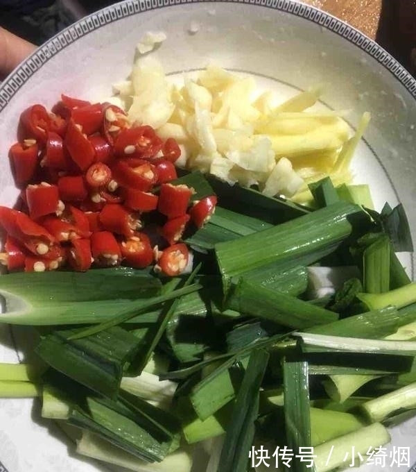 配料|这样做小鱼干,干香辣爽超下饭,比红烧肉还好吃,老公孩子馋疯了