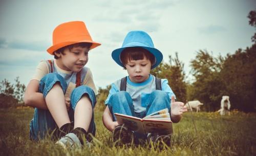 家长|二胎家庭中,别让偏心毁了大宝,家长要这样引导,让孩子相亲相爱