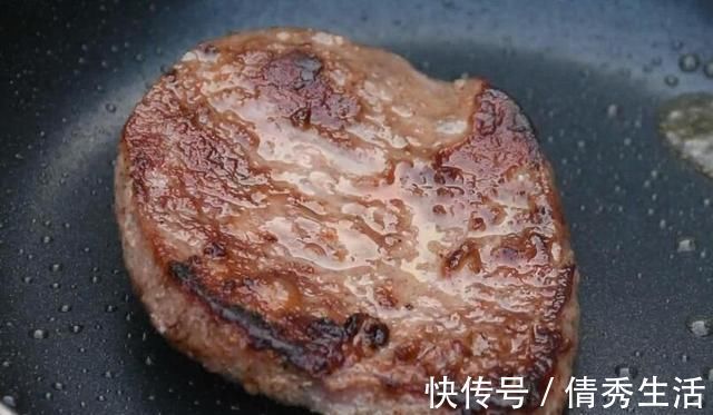 鲜牛排|为什么“牛排”盘里会放一个鸡蛋,可别一口吃掉,否则会闹笑话!