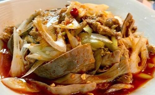 比餐馆味道还美的费饭快手菜，简单几步教你学会，酸辣开胃，过瘾！