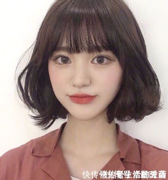 女孩子 网上很火的“不过肩”烫发,减龄又洋气,换了发型比整容更有魅力