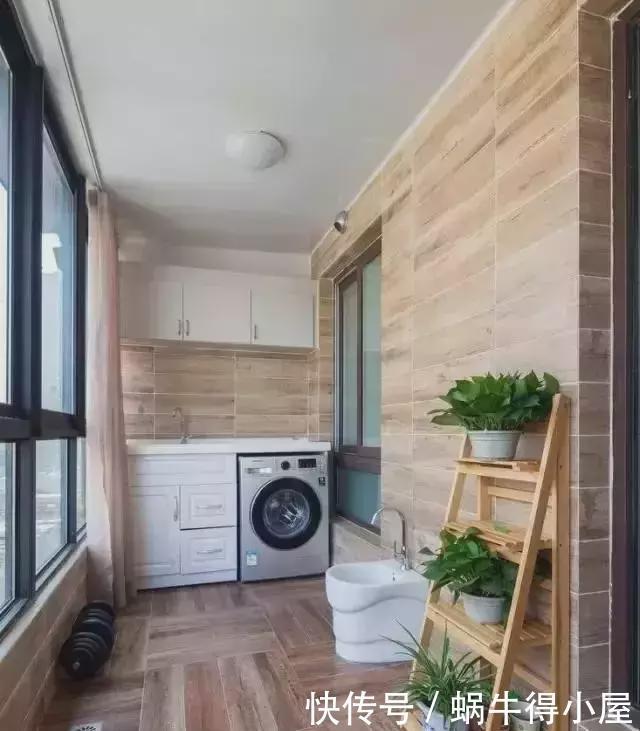 邻居|邻居见我家阳台装一吊柜,嘴上说难看,回家就叫师傅做了!