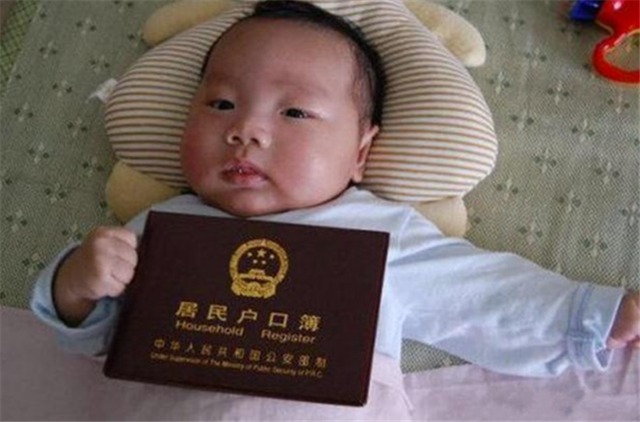 周凡|周爸爸给二胎儿子取名“周凡”,登记时护士手误,宝妈看后大喜