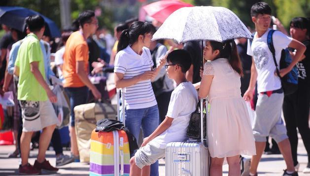 撕毁|弟弟不听话,父亲撕毁姐姐的录取通知书,这种教育方式令人气愤