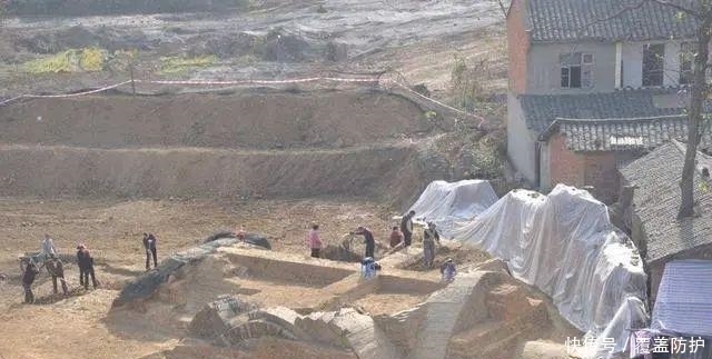 七宝|他是五代十国后蜀国君,用七宝装饰尿壶,赵匡胤大军俩月将其降服