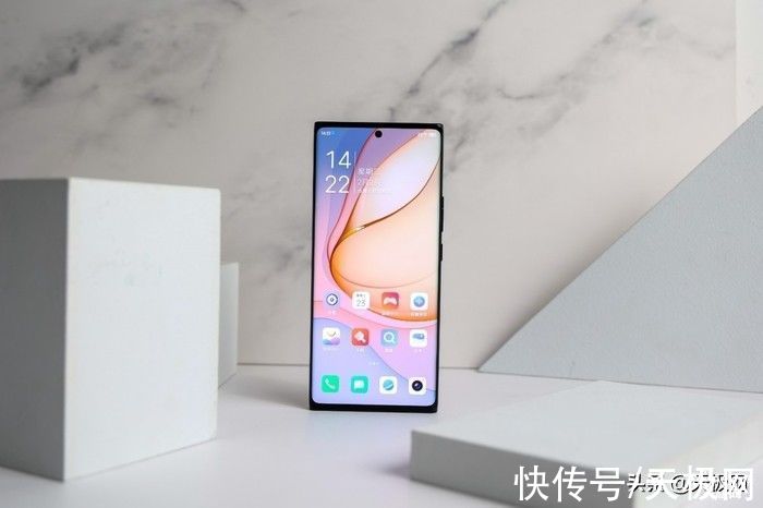 努比亚Z40Pro|努比亚Z40 Pro星际黑图赏：舒适轮廓，星光美学