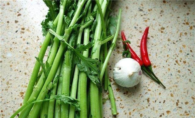 手菜|这快手菜,清新爽口,上桌秒光,常吃补脑记忆好,多给肠胃洗洗澡