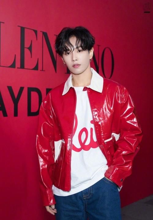  衔接|李汶翰UNINE刚解散无缝衔接《追光21》，重复选秀条件不够遭群嘲