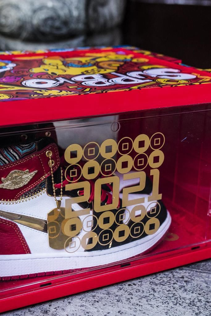 AJ1 钩子里灌水新玩法“牛转钱坤”，限量仅 88 套！