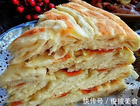 烙饼时,有人烫面有人抹油教你1招,饼松软香酥口感好,不发硬