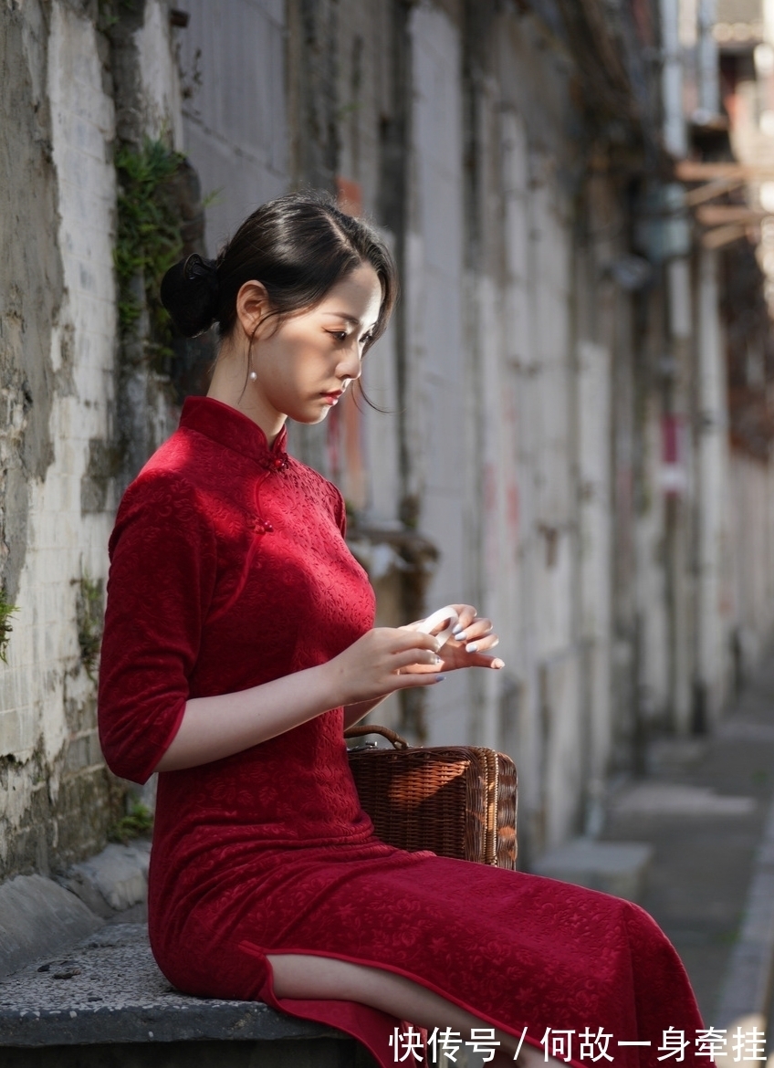 七绝@《咏月》七绝·组诗丨人间尽望今时满,待到满时心已孤