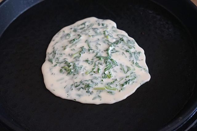 入秋后，多给家人用这菜做早餐饼，味道清香又营养，10分钟全搞定