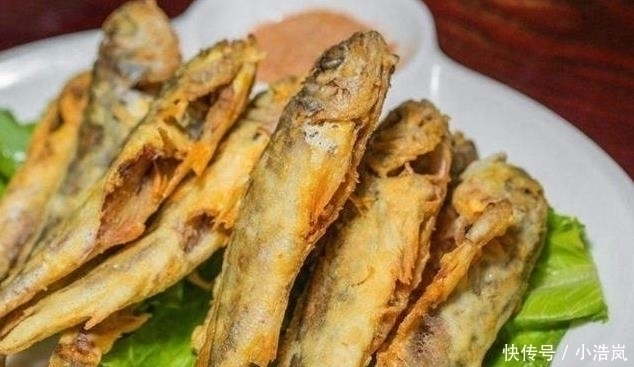 炸鱼时,有人用淀粉,有人用面粉,大厨都不对这才是正确做法