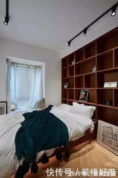 床尾|现在床头墙流行这样设计，连床头柜不用买了，实用不止一点点