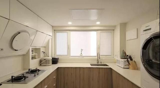 小灵儿|头次见厨房这么设计的,斜面吊柜+壁龛太实用了,赶紧学起来