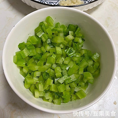 几块钱做一道猪油渣炒青菜,竟比外卖还好吃