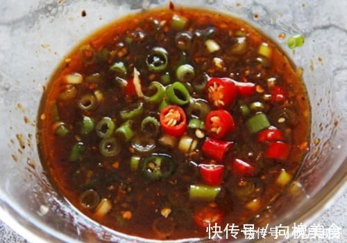 做凉拌菜，直接加生抽是大错记住“4个1”，拌什么菜都好吃