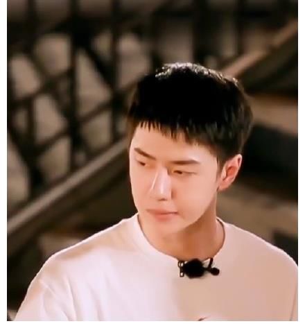 耶啵|吃货耶啵上线,王一博吃东西嘴里鼓鼓囊囊好像一只小松鼠!