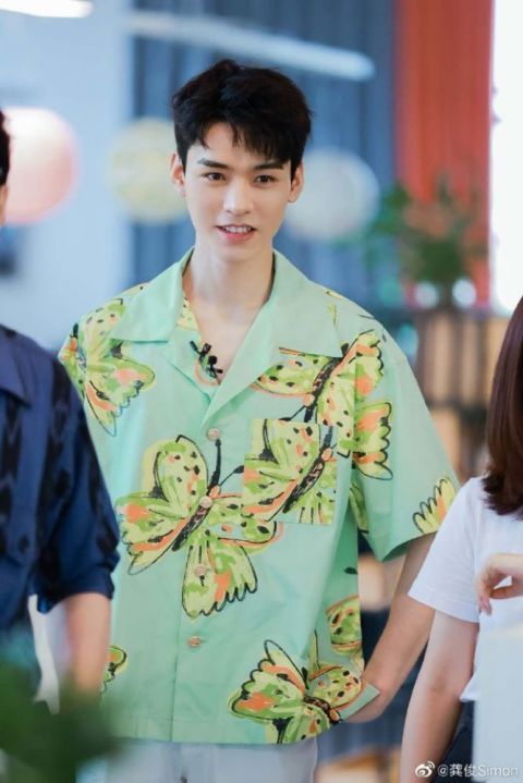 谢谢|龚俊发文告别中餐厅，和宁静黄晓明热情互动。