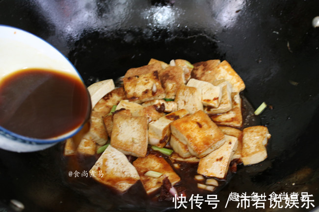 豆腐不用酿肉，这款做法很简单，外酥里嫩，汁鲜入味很下饭！