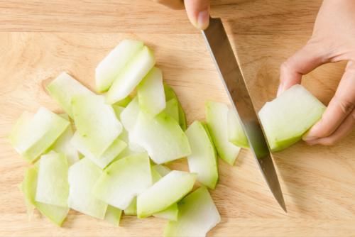 冷藏|冬瓜别再炒着吃了,做成冬瓜糖,清热下火,清香甜蜜,全家抢着吃