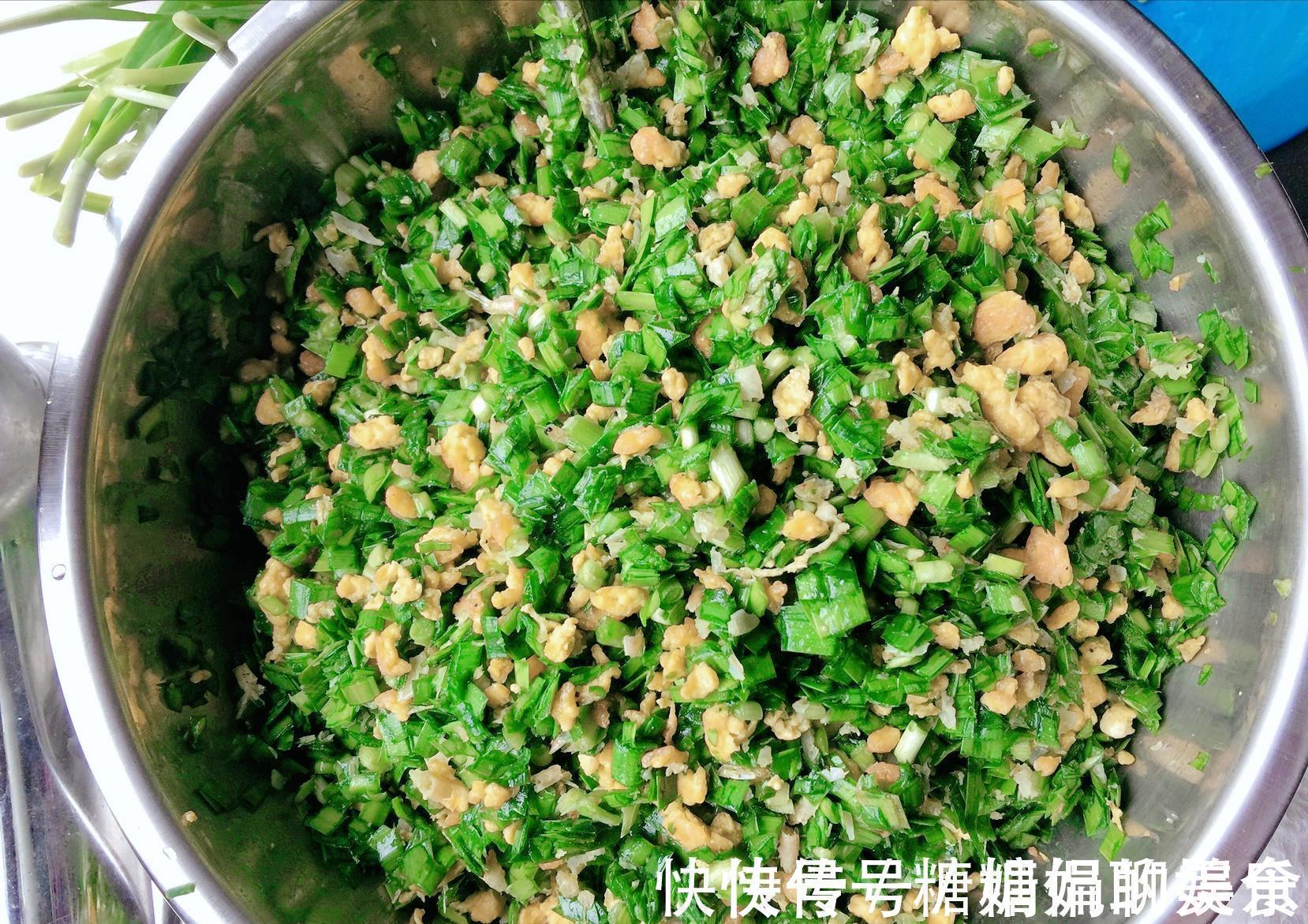 饺子皮|韭菜馅要怎么调才好吃？牢记“3不放”，饺子鲜嫩多汁，没有异味