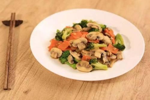 ? 西蘭花配“它”炒, 絕對夠“香”! 營養豐富還能美容養顏