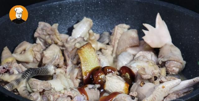 焯水|红烧鸡块有人焯水,有人直接炒,教你正确做法,鸡肉香而不柴