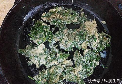 无公害草本蔬菜|西红柿韭菜靠边站,此菜才是和鸡蛋绝配,简单一做,才上桌就抢光