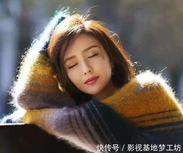 变化|“一直化妆”和“一直素颜”,5年后肌肤有啥变化差距一目了然