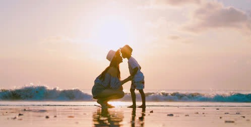 一日三餐|40岁丁克女坦言:看着躺在病床上的父母,我决定生个孩子