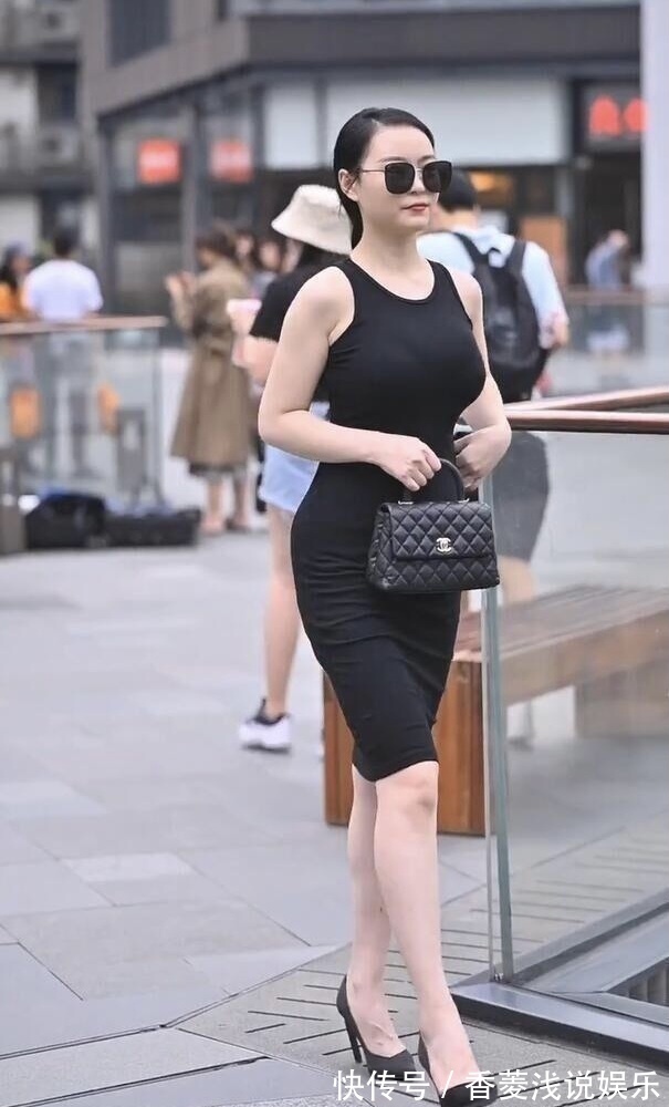 身形 真正的“胯大肩宽”,没有那么多条条框框,可以尽情施展线条美!