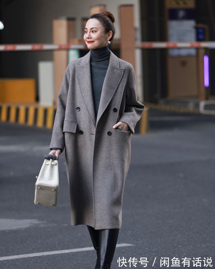 大方 秋冬大衣怎么穿更显贵?学45岁博主用“同色系”,秒变人间富贵花